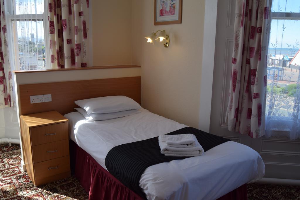 Westminster Hotel Rhyl Buitenkant foto
