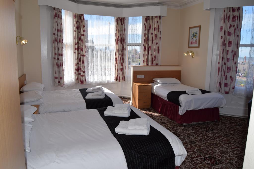 Westminster Hotel Rhyl Buitenkant foto